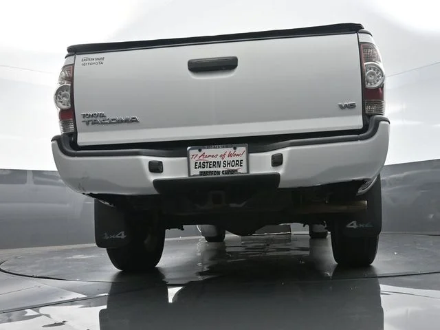 Used 2015 White Toyota Base image 46