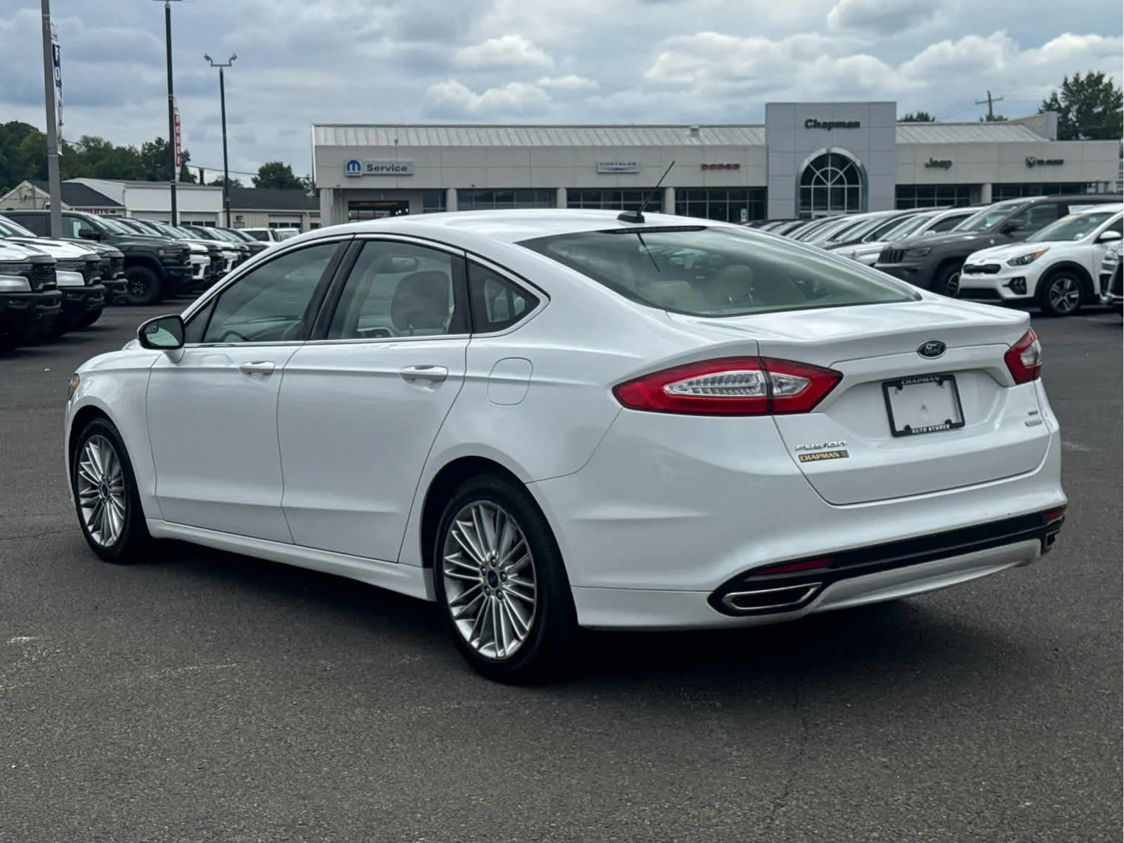 Used 2014 Oxford White Ford SE image 3