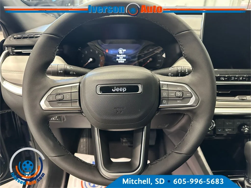 New 2026 Fathom Blue Pearl-Coat Exterior Paint Jeep Limited image 16