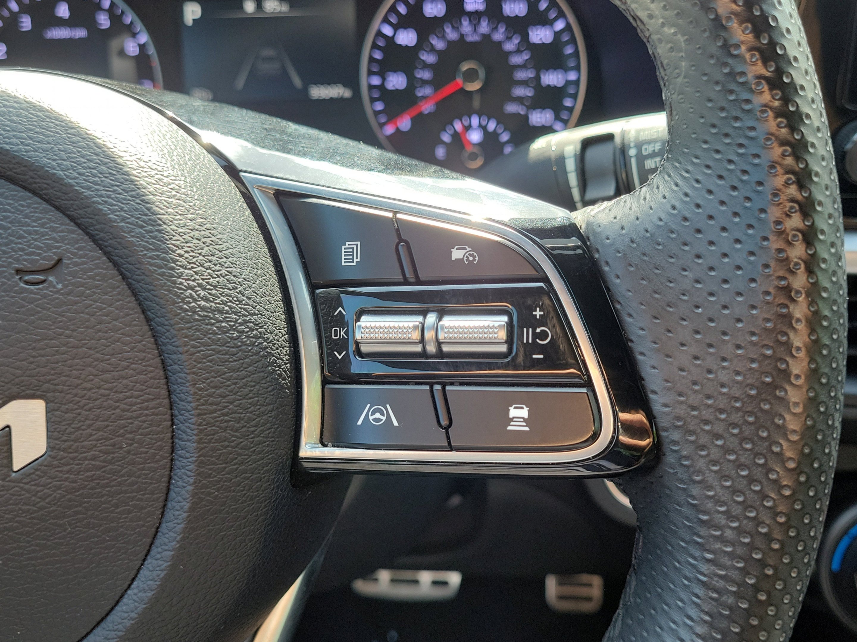 Used 2023 Snow White Pearl Kia GT-Line image 32