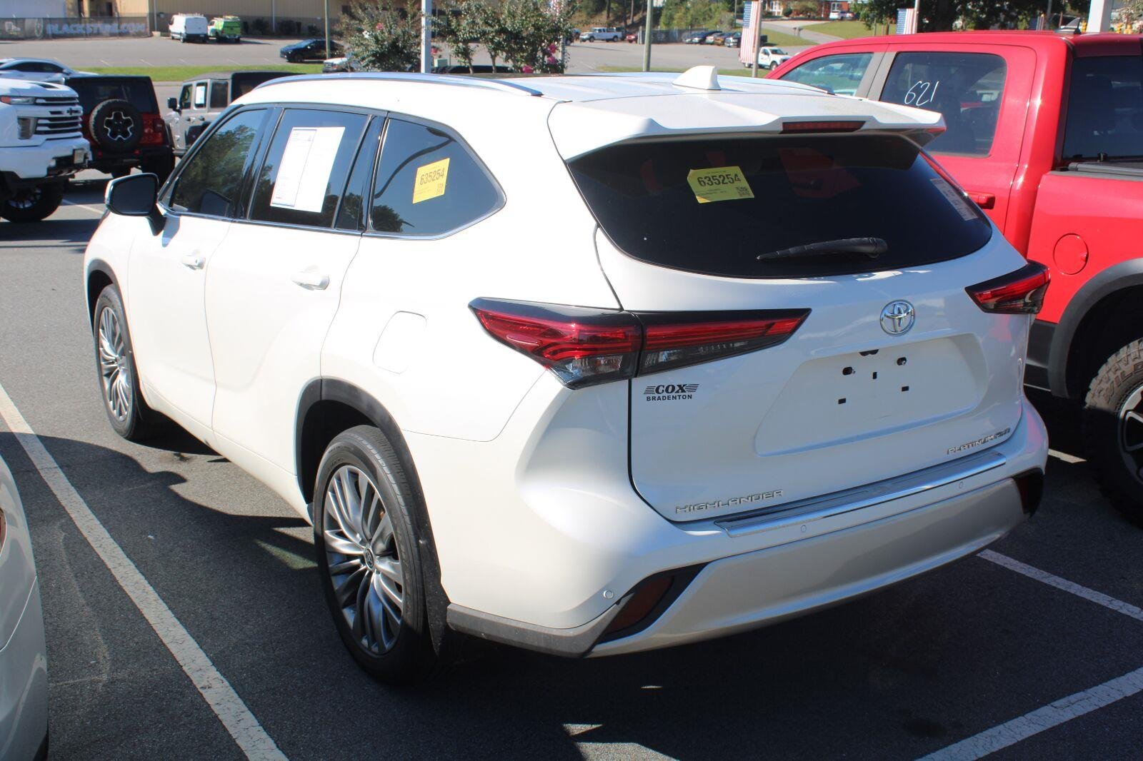 Used 2021 Blizzard Pearl Toyota Platinum image 8