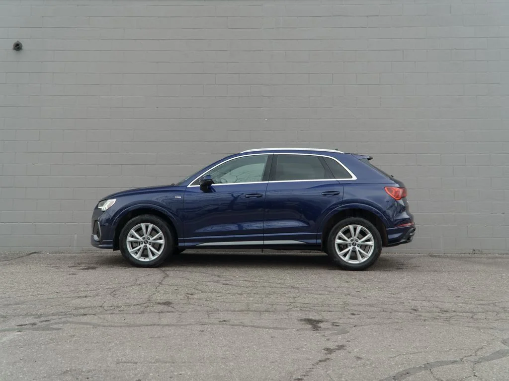 Used 2022  Audi  image 2