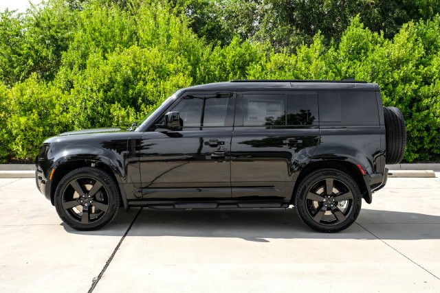 New 2026 Santorini Black Land Rover X-Dynamic SE image 14