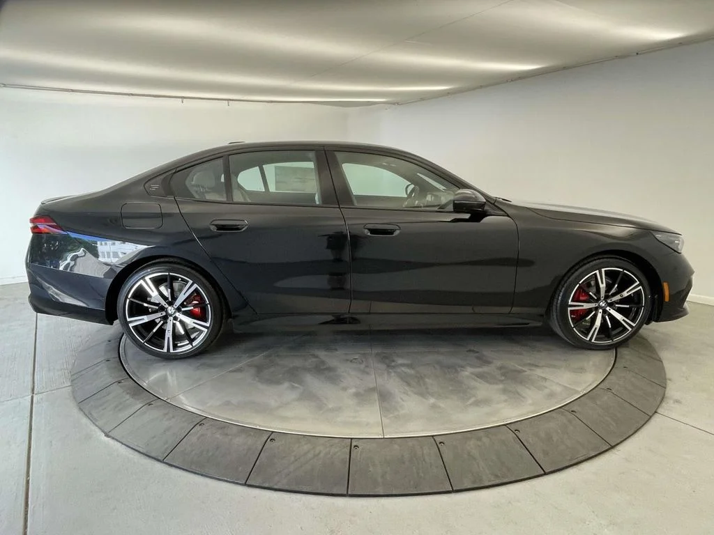 New 2027 Black BMW 530i xDrive image 6