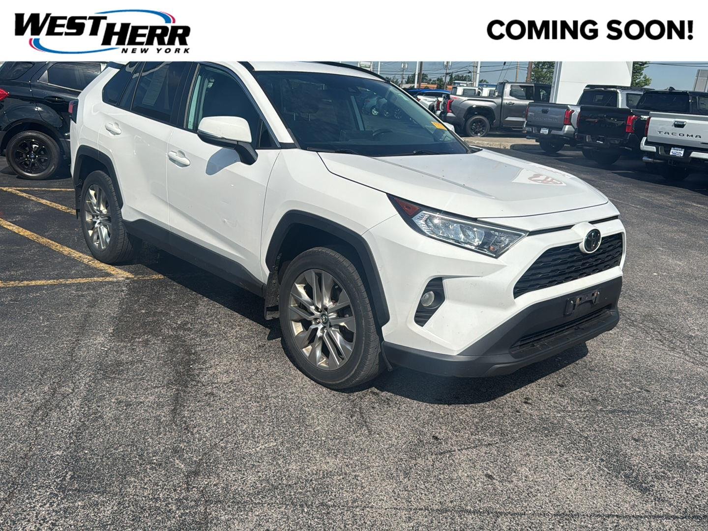 Used 2020 Super White Toyota XLE Premium image 1