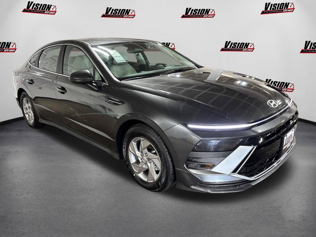 New 2026 Gray Hyundai SE image 7