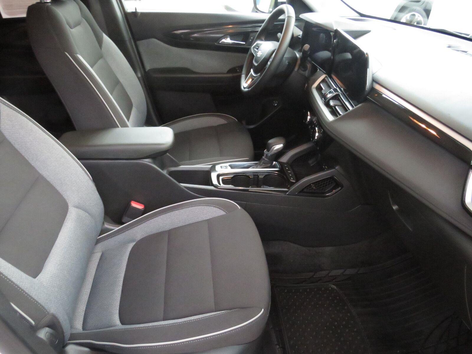 Used 2024 Summit White Chevrolet LT image 24