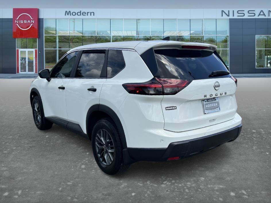 Used 2024 Glacier White Nissan S image 7