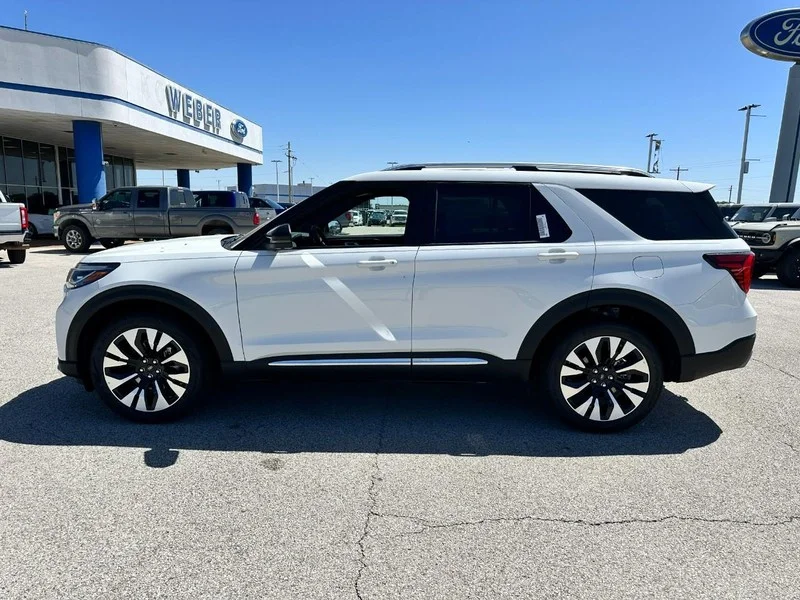 New 2026 Star White Metallic Tri-Coat Ford Platinum 4WD image 2
