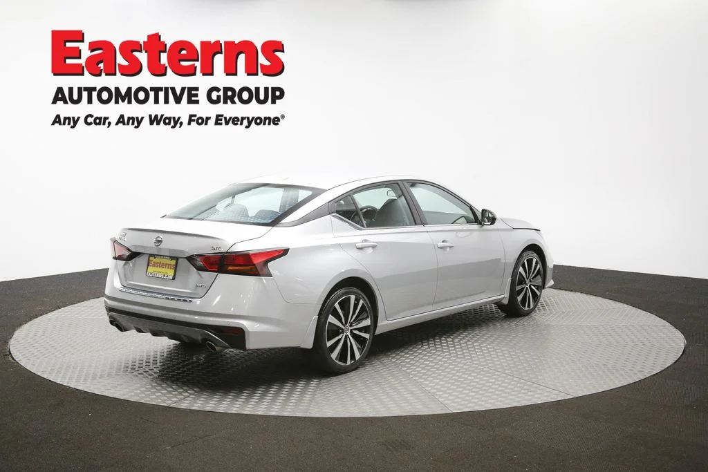 Used 2022 Silver Nissan 2.5 SR image 37
