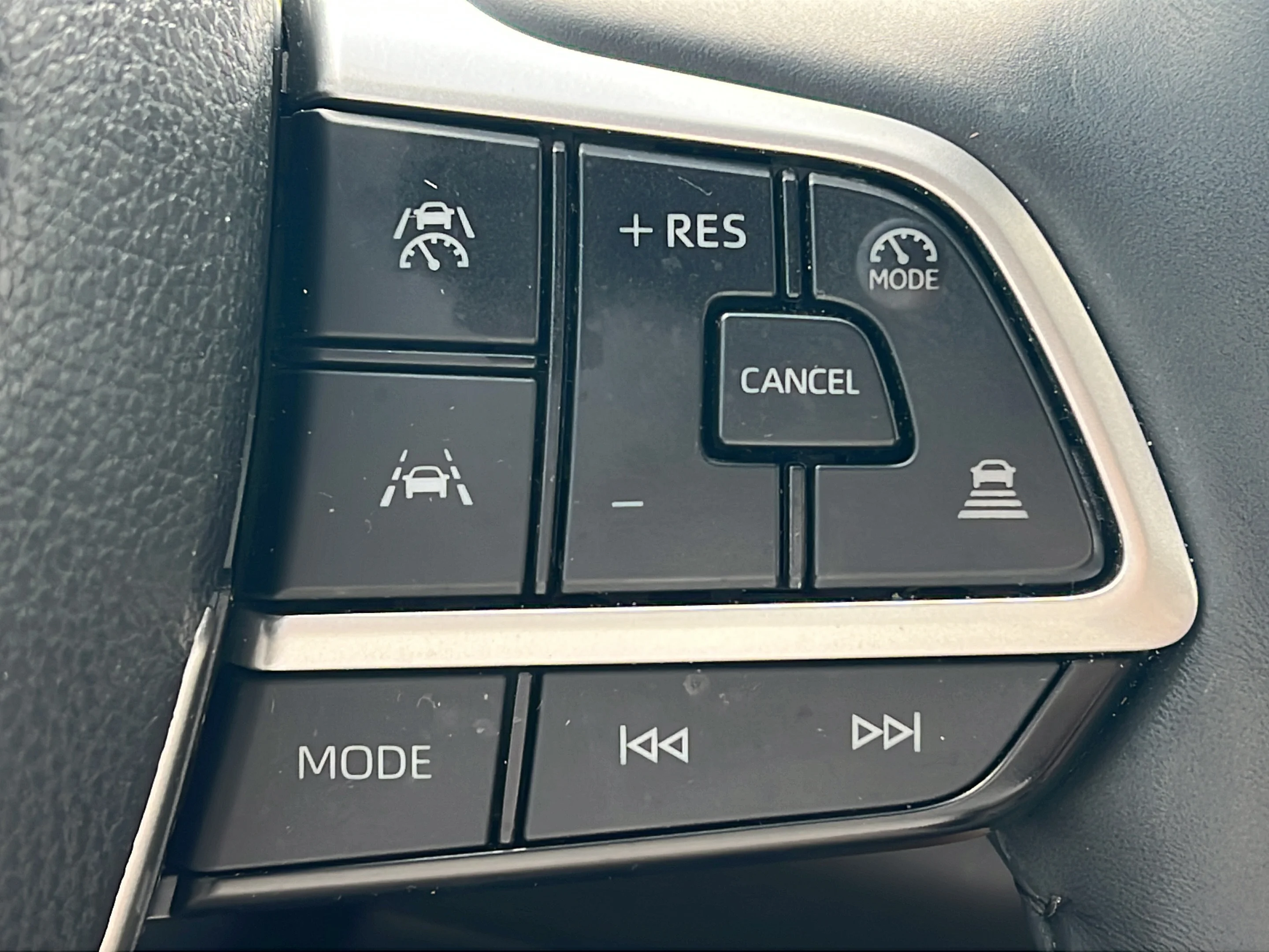 Used 2025 Pearl Toyota Platinum image 22