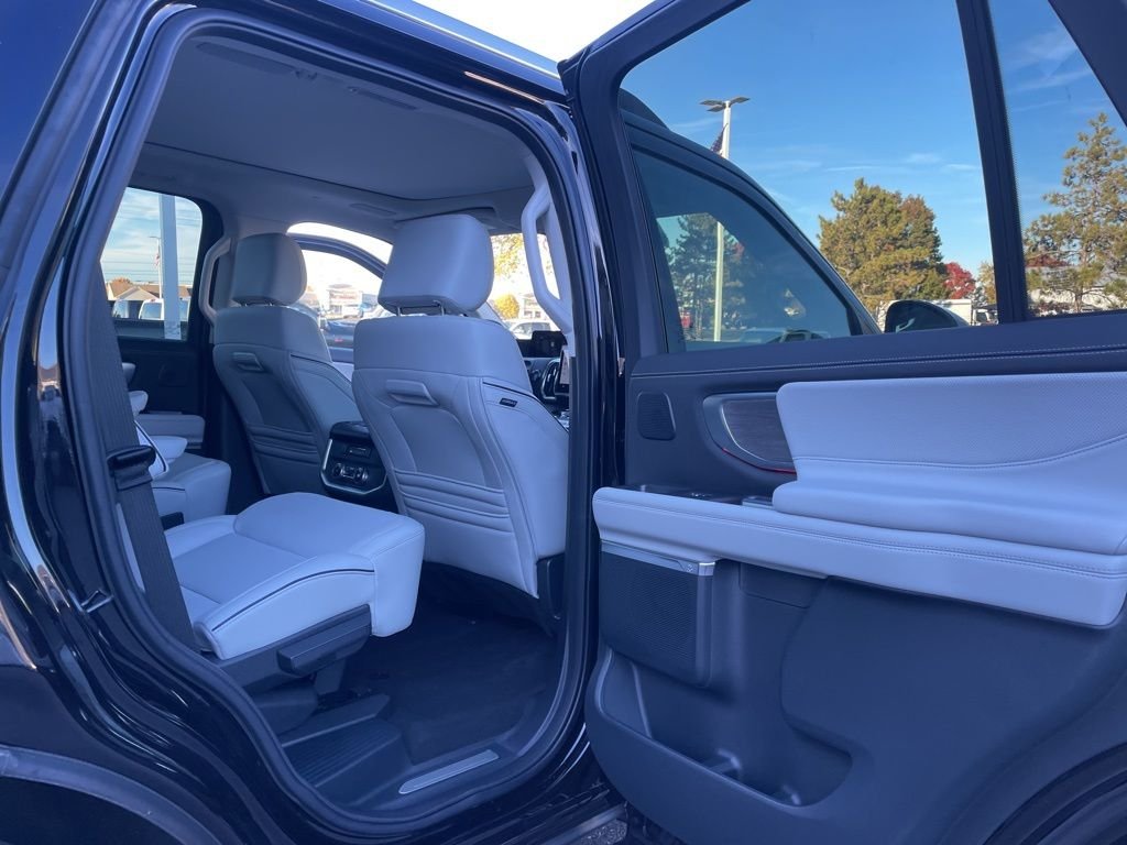 Used 2025 Black Ford Platinum image 40