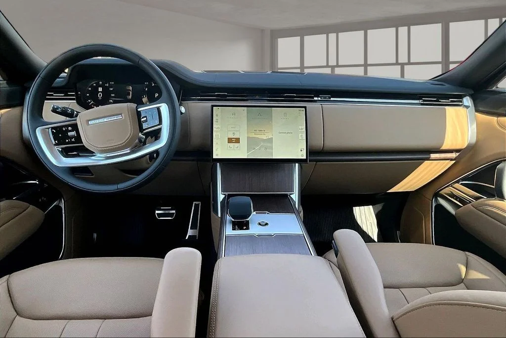New 2026 White Land Rover SE image 5