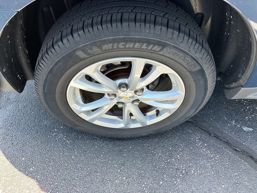 Used 2016 Patriot Blue Metallic Chevrolet LT image 3