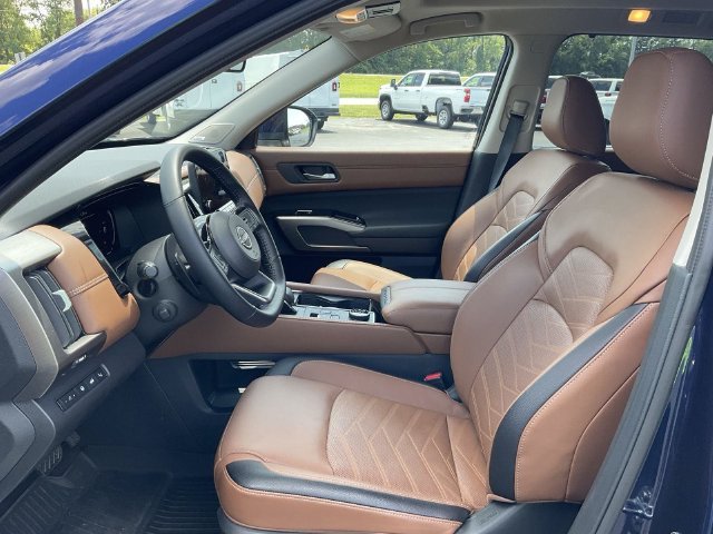 Used 2025 Blue Nissan Platinum image 9