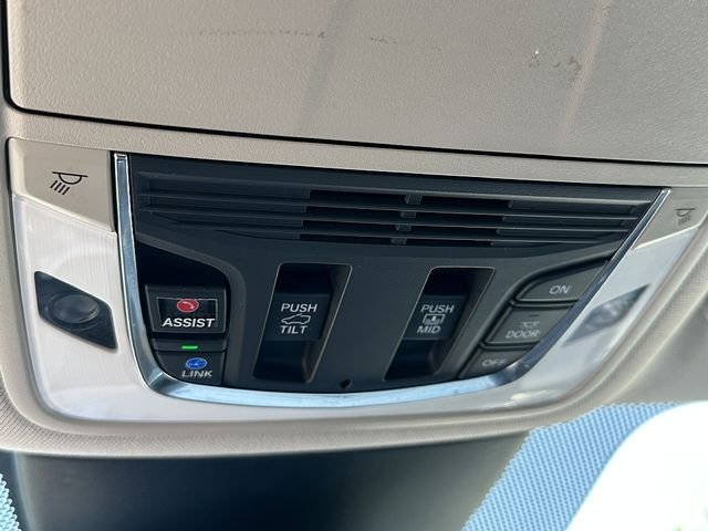 Used 2023 Gray Acura 3.5L image 33