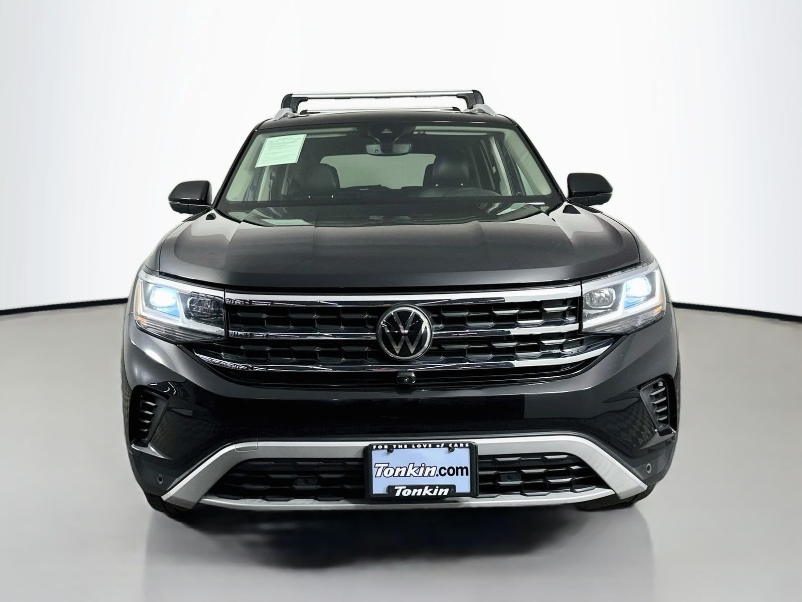 Used 2021 Deep Black Volkswagen SEL Premium image 2