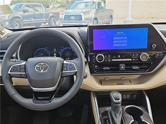 Used 2025 Wind Chill Pearl Toyota Limited All-Wheel Drive image 10