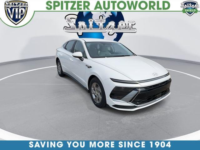 New 2026 White Hyundai SE image 2