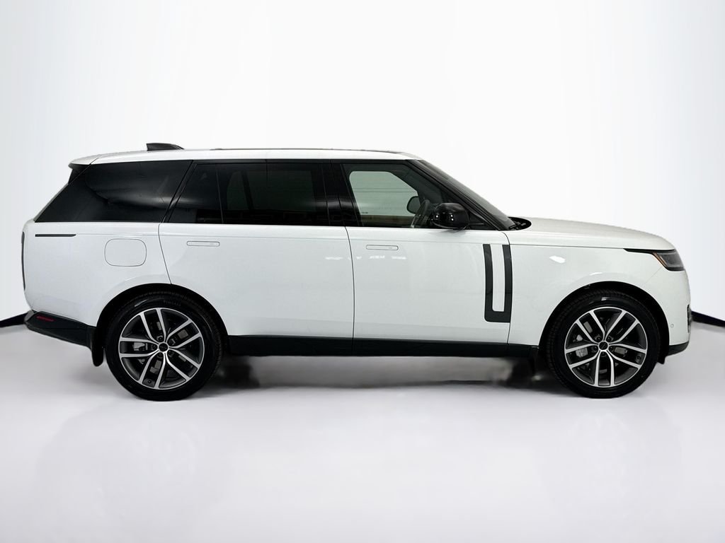 New 2026 Fuji White LAND ROVER SE LWB 7-Seats / V8 image 4