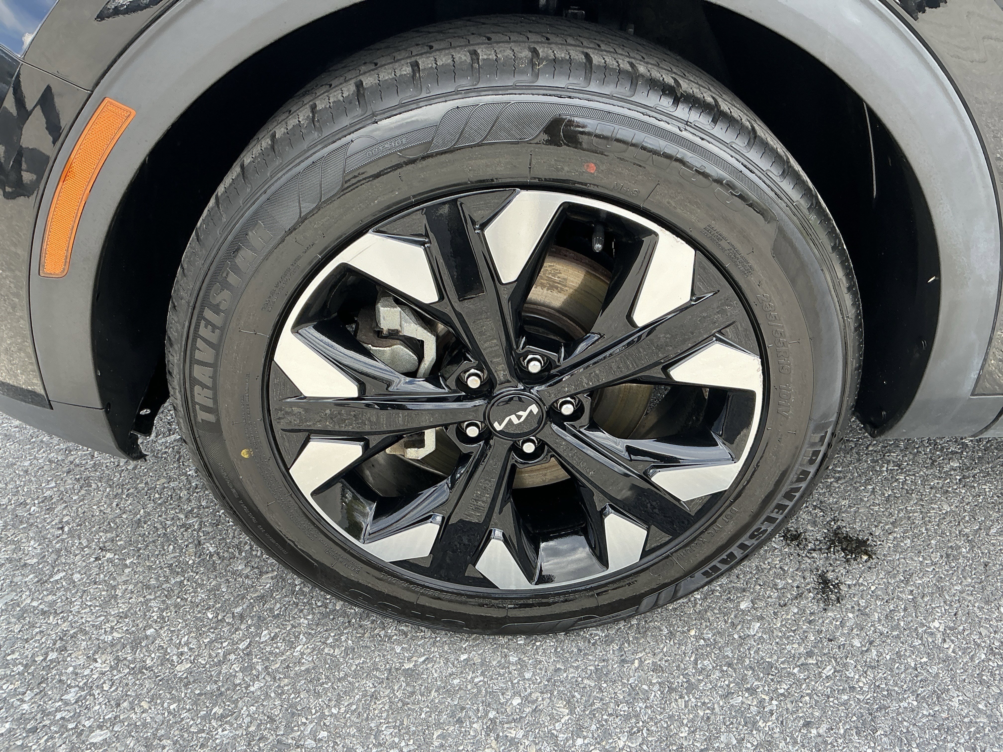 Used 2023 Ebony Black Kia X-Line image 9