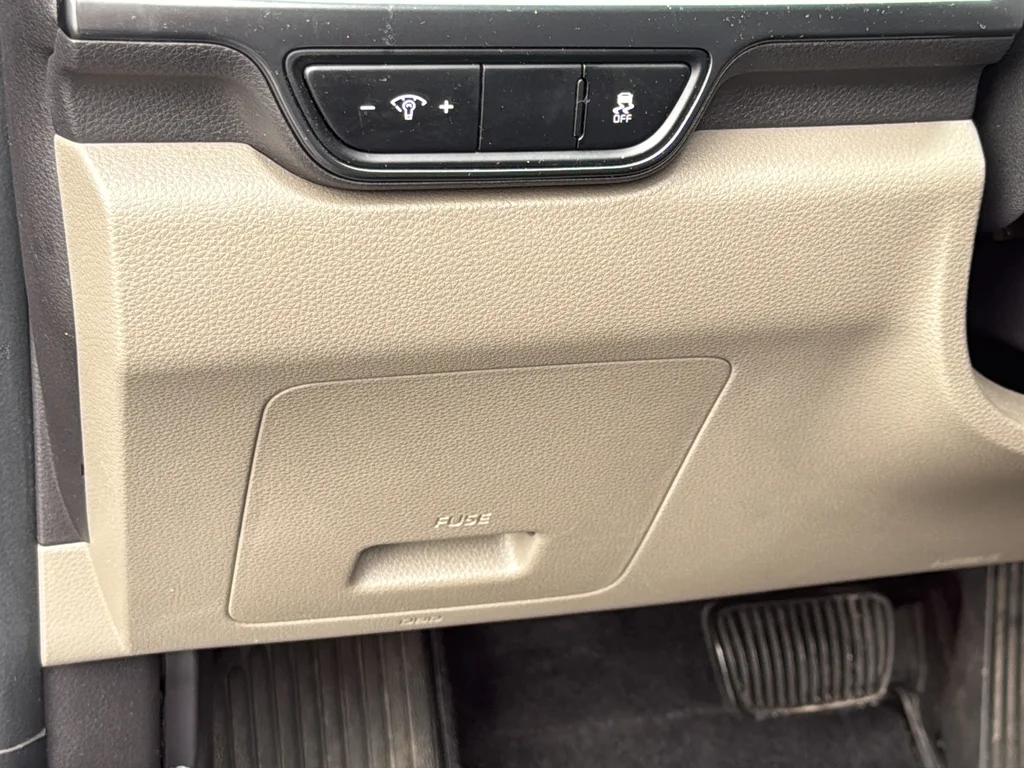 Used 2025 Blue Kia LXS image 28