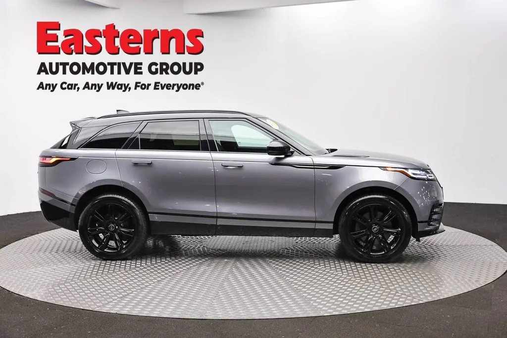 Used 2023 Gray Land Rover R-Dynamic S MHEV image 4