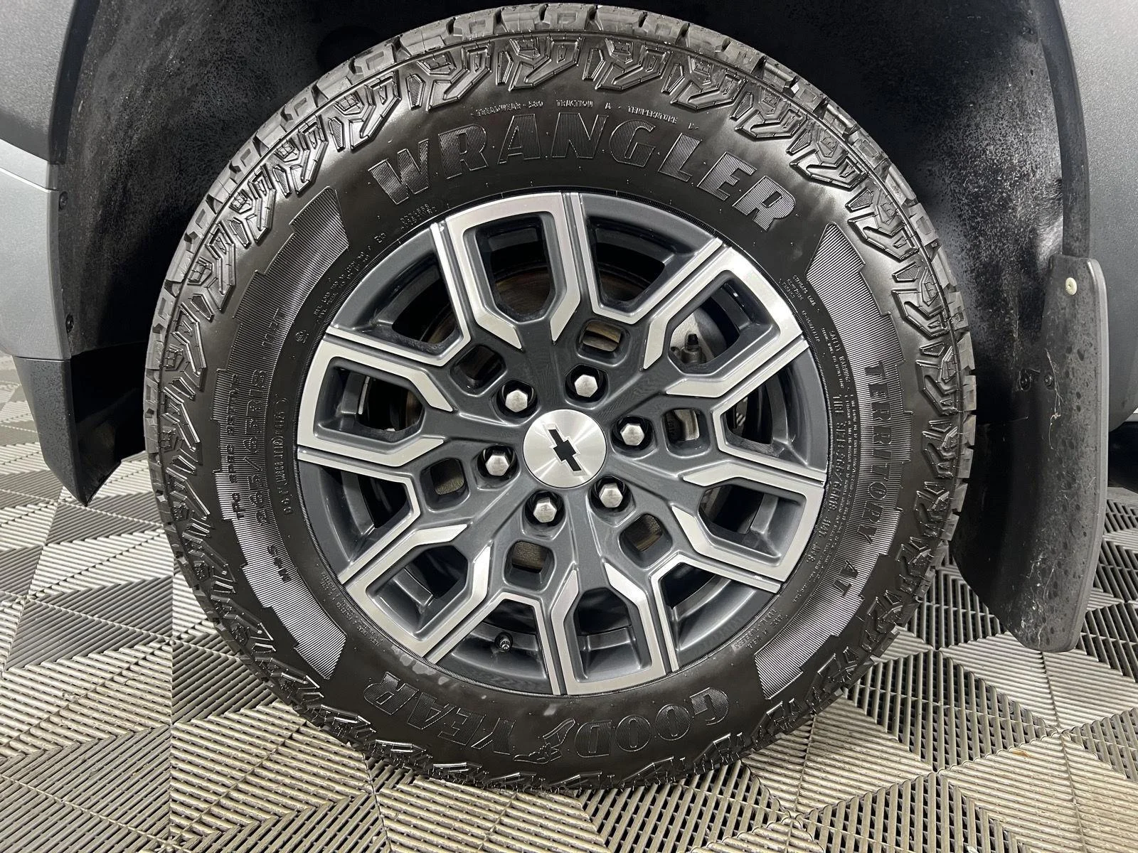 Used 2024 Sterling Gray Metallic Chevrolet Z71 image 22