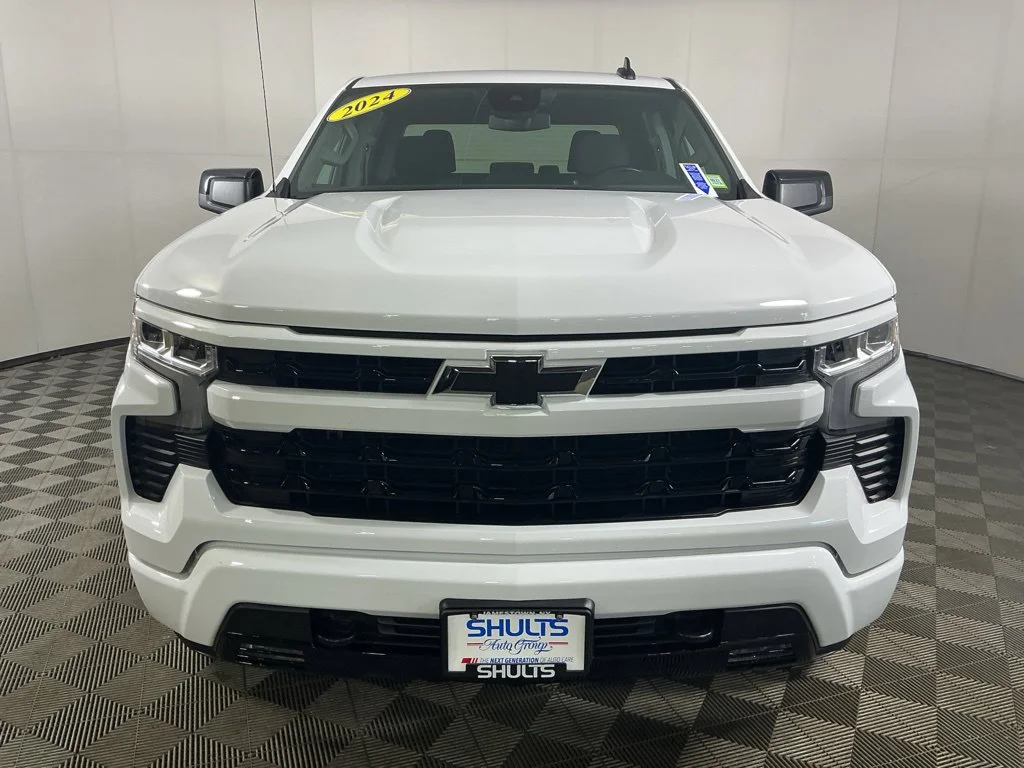 Used 2024 Summit White Chevrolet RST image 4
