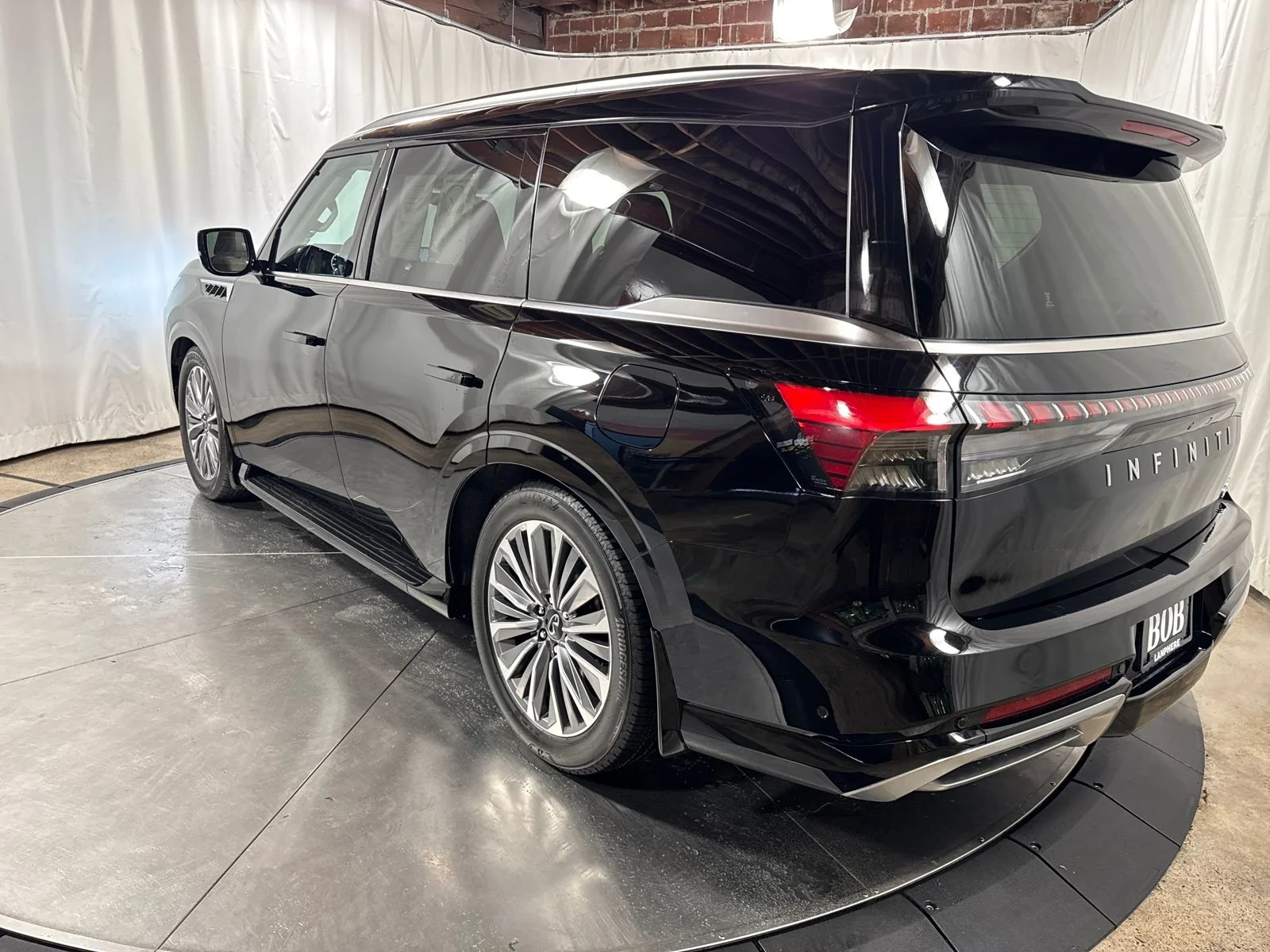 Certified Used 2025 Black INFINITI LUXE image 7