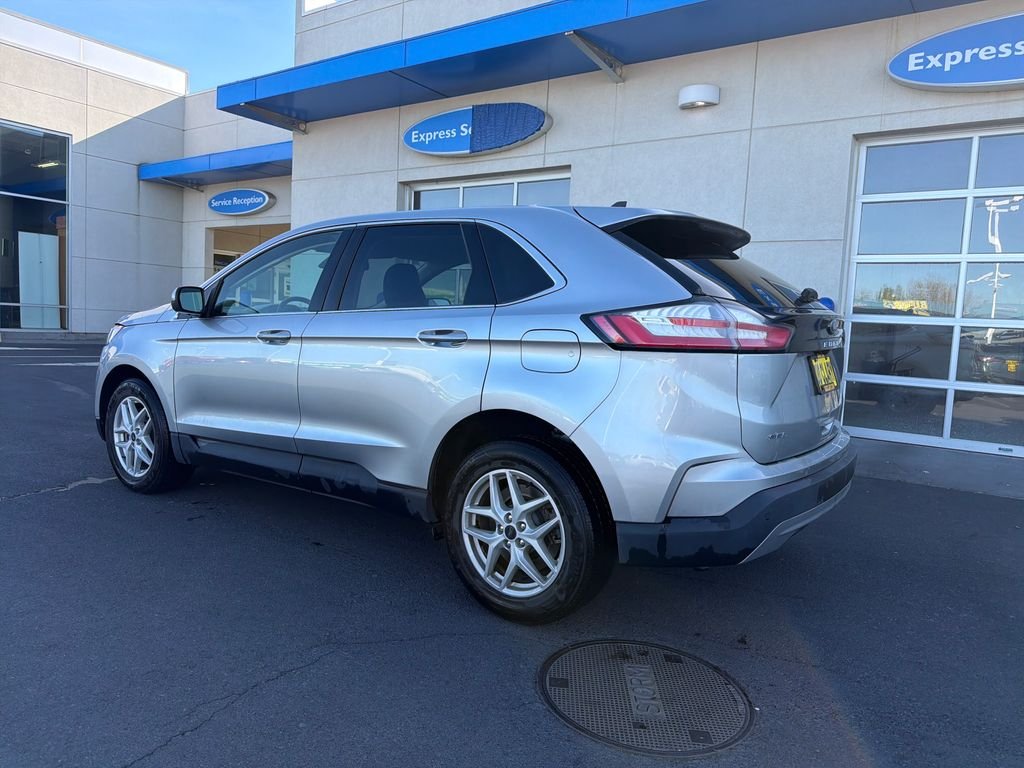 Used 2023 Silver Ford SEL image 3