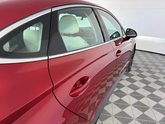 Used 2025 Red Hyundai SEL image 10