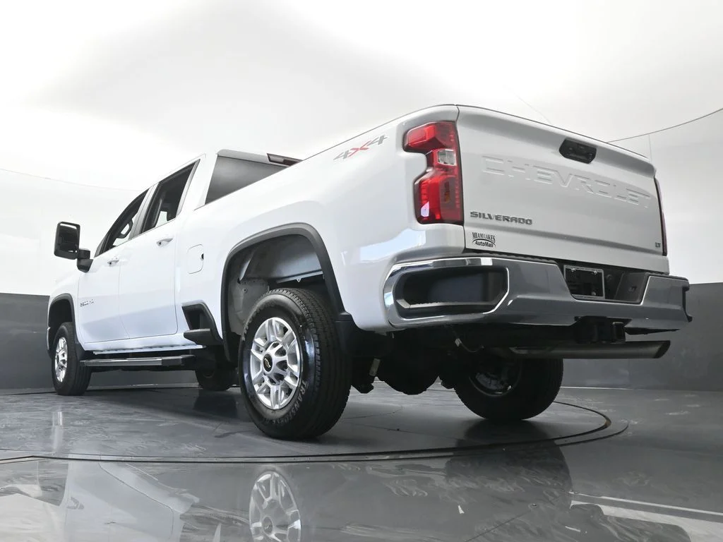 Used 2025 Summit White Chevrolet LT image 63