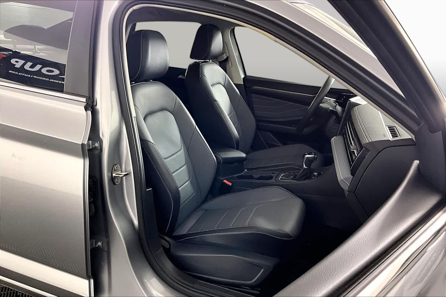 Used 2026 Pyrite Silver Metallic Volkswagen SEL image 9