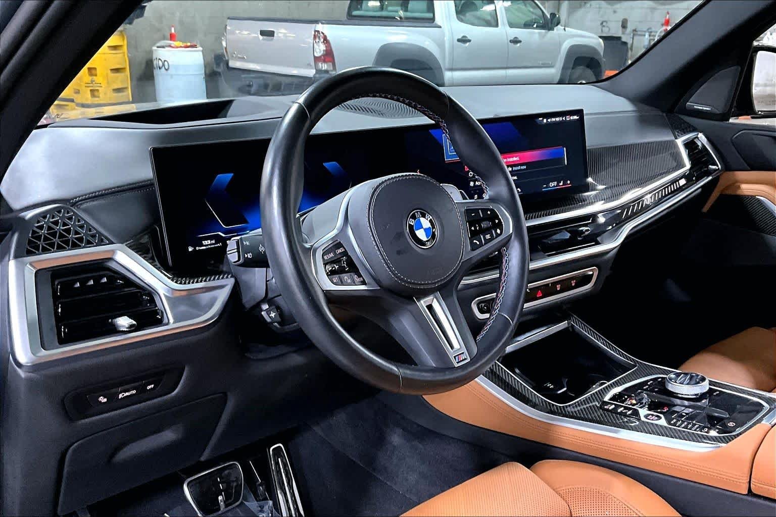 Used 2025 Skyscraper Grey Metallic BMW M60i image 31