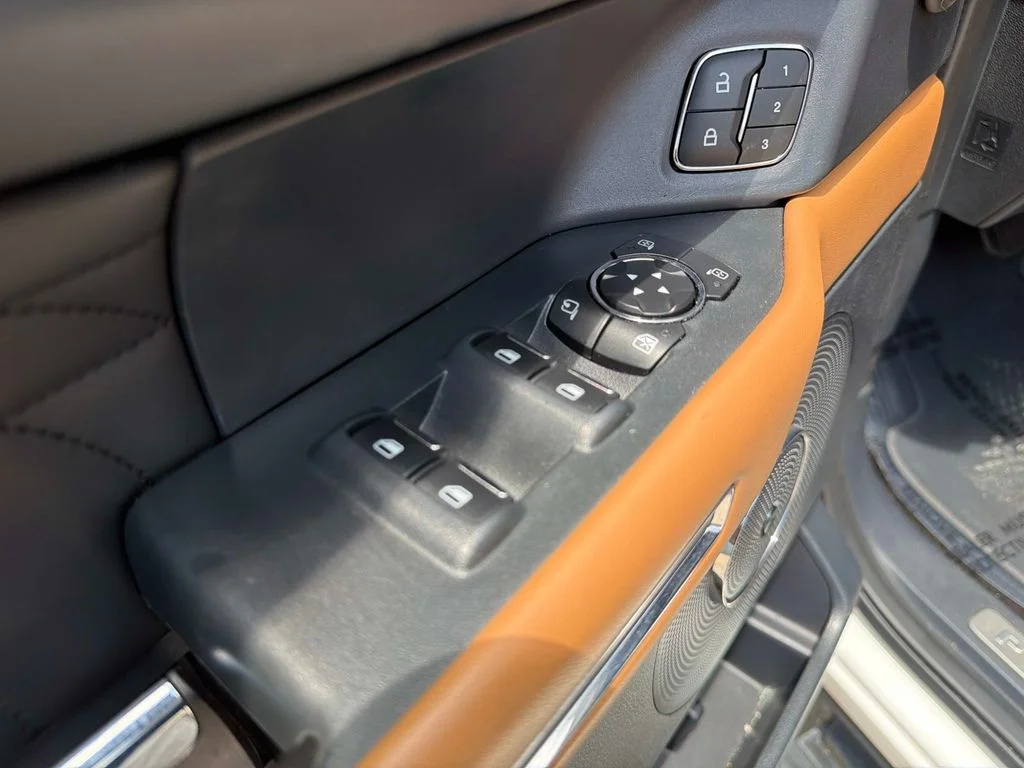Used 2022 White Ford Platinum image 19