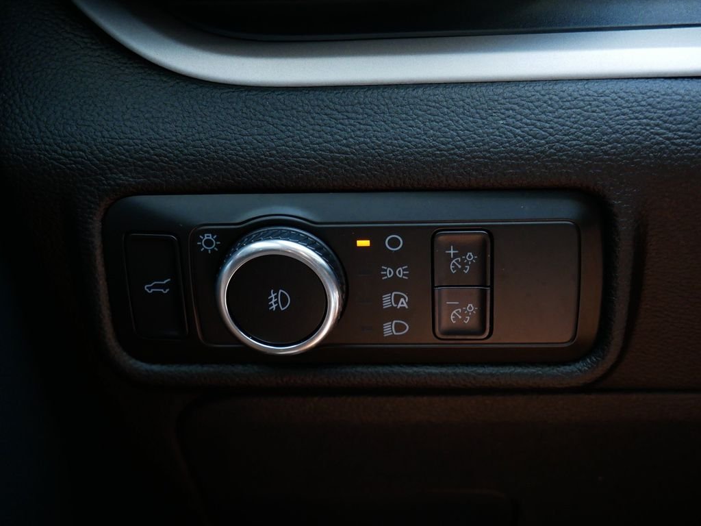 Used 2023 Black Ford XLT image 16