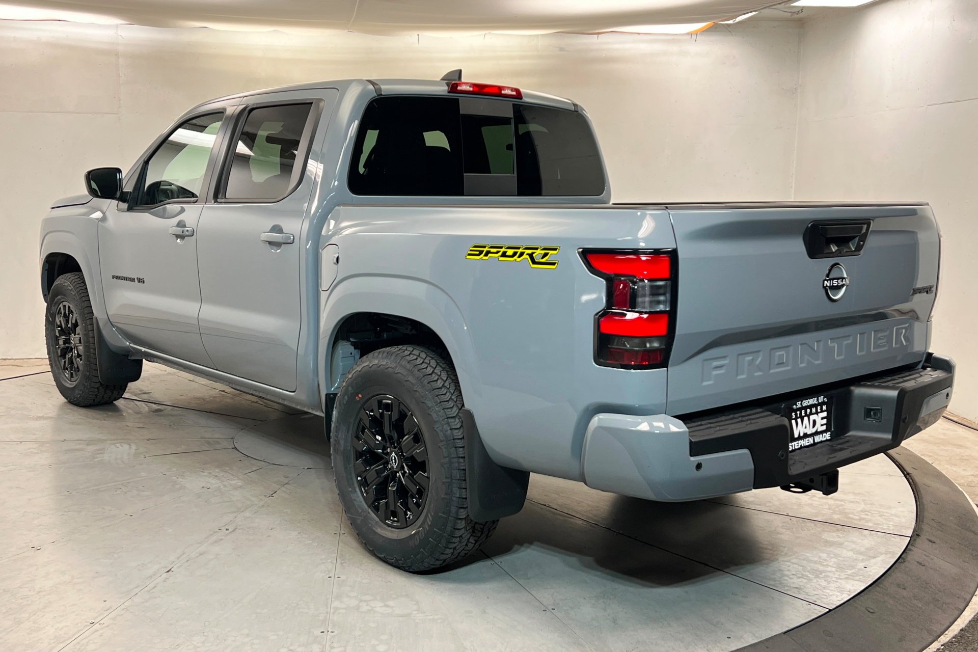 New 2027 Boulder Gray Pearl Nissan Crew Cab SV image 3