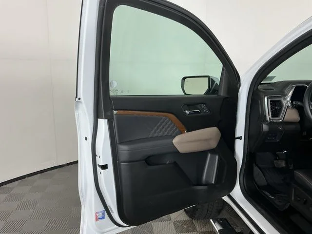 Used 2024 White GMC Denali image 13