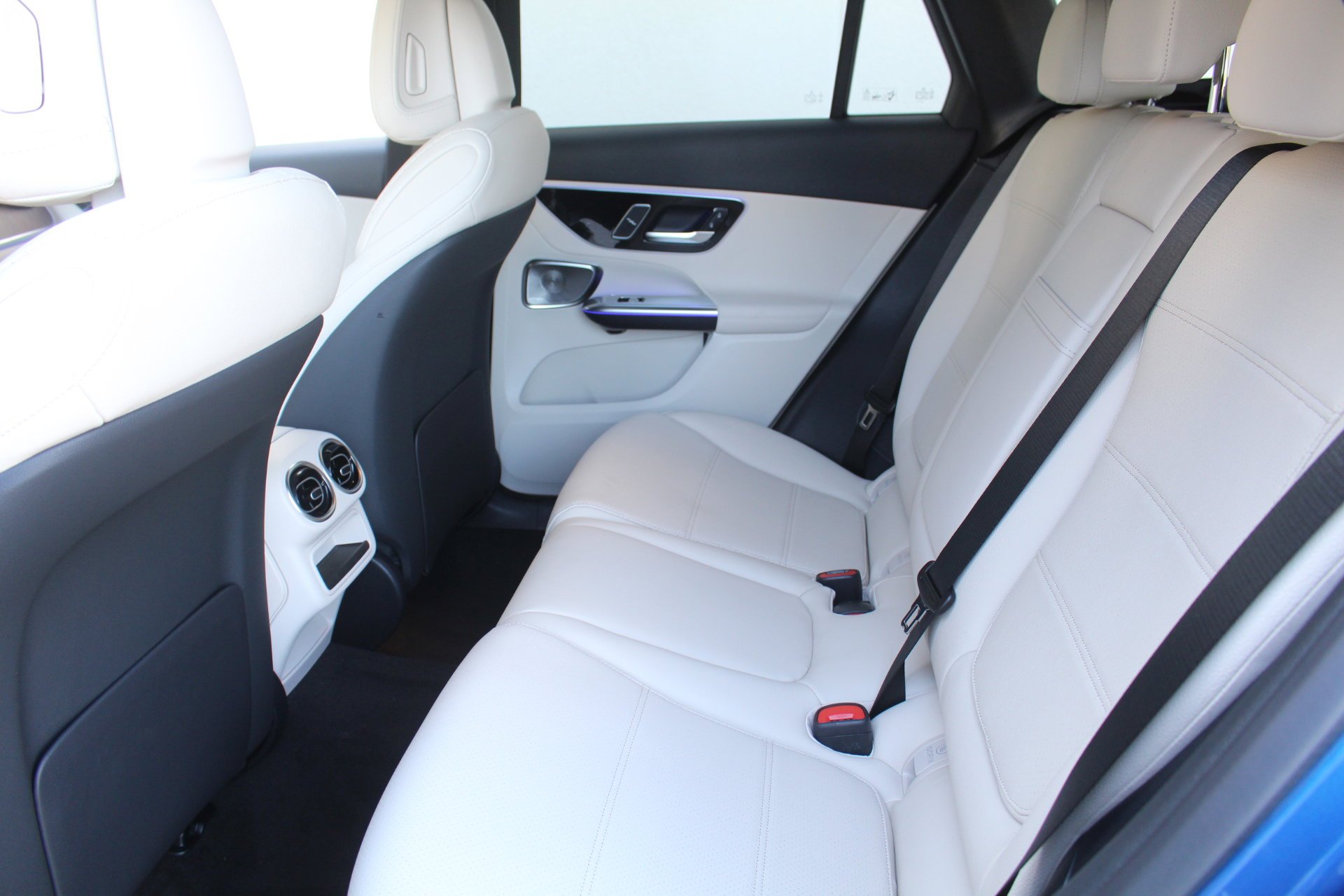 New 2026 Starling Blue Metallic Mercedes-Benz GLC 300 image 17