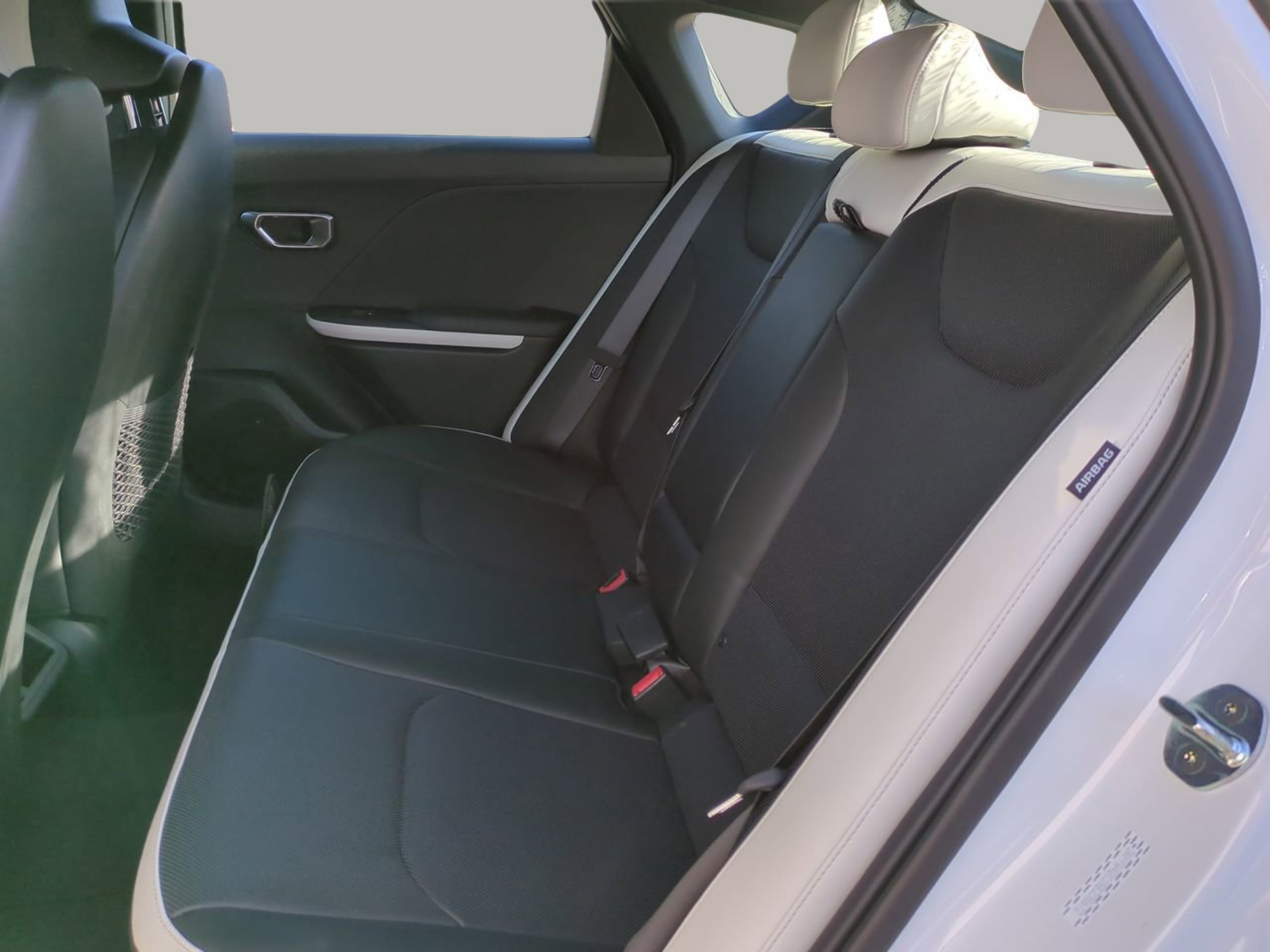 New 2025 Snow White Pearl Kia GT-Line Turbo image 11