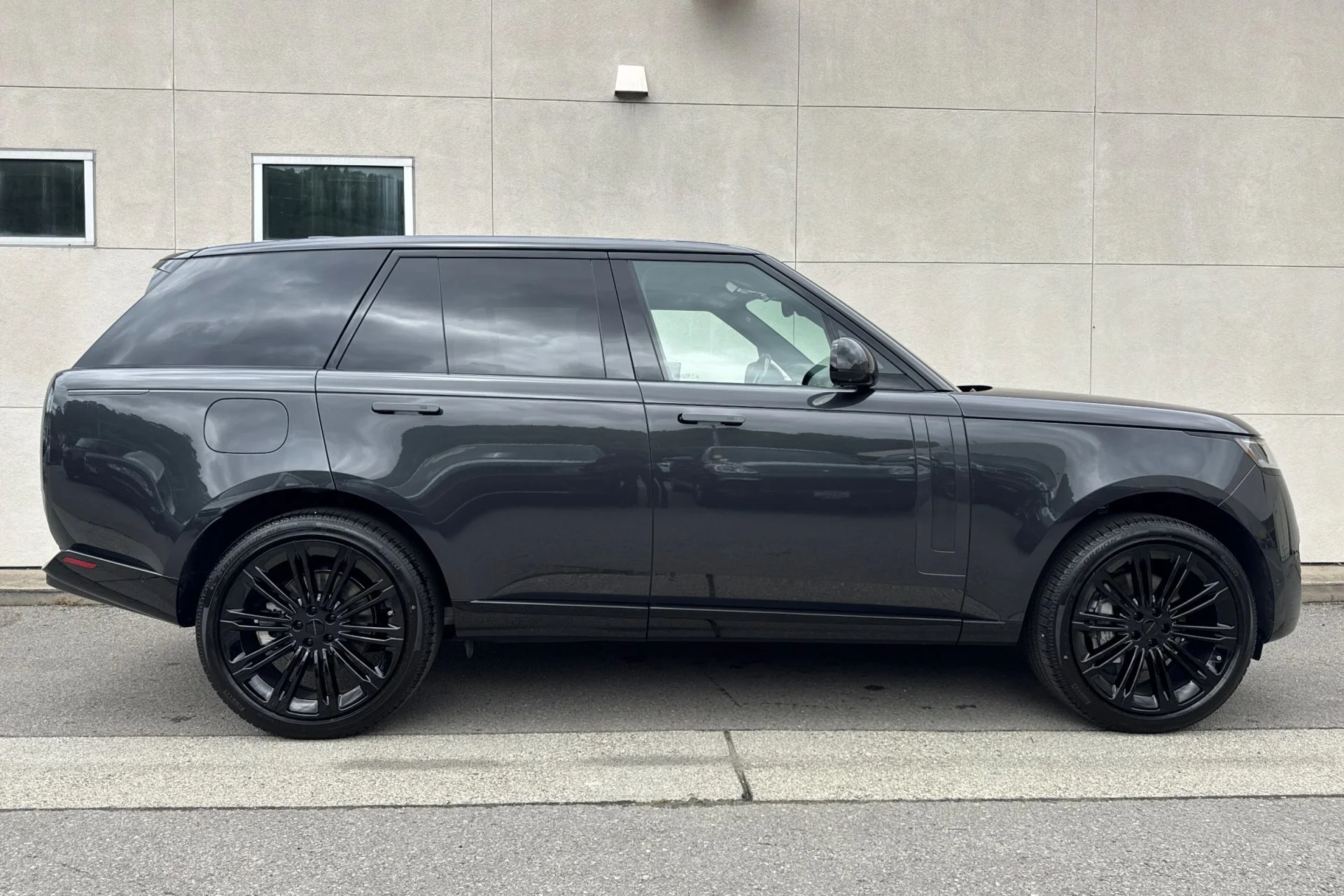 New 2026 Carpathian Grey Land Rover SE image 8