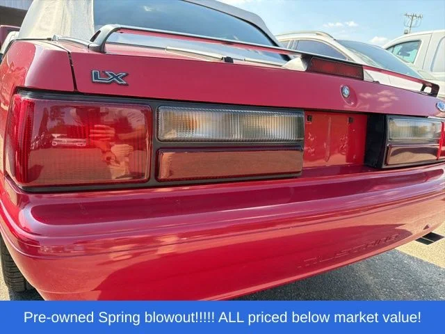 Used 1993 Red Ford LX image 9