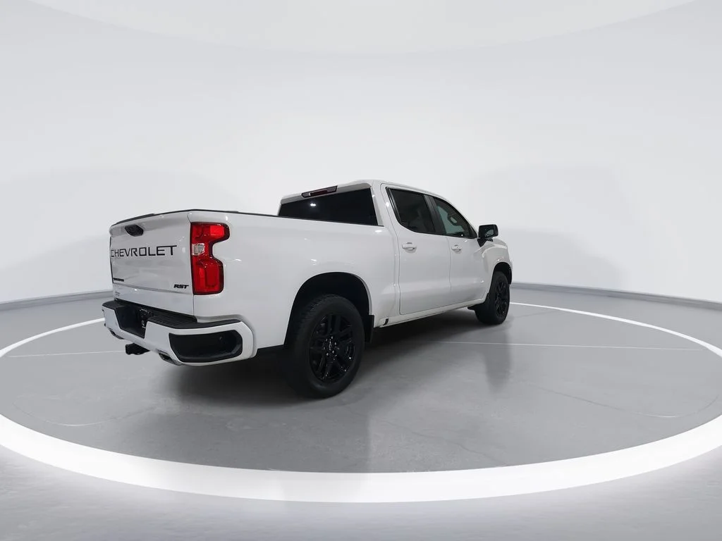 Used 2023 White Chevrolet RST image 8