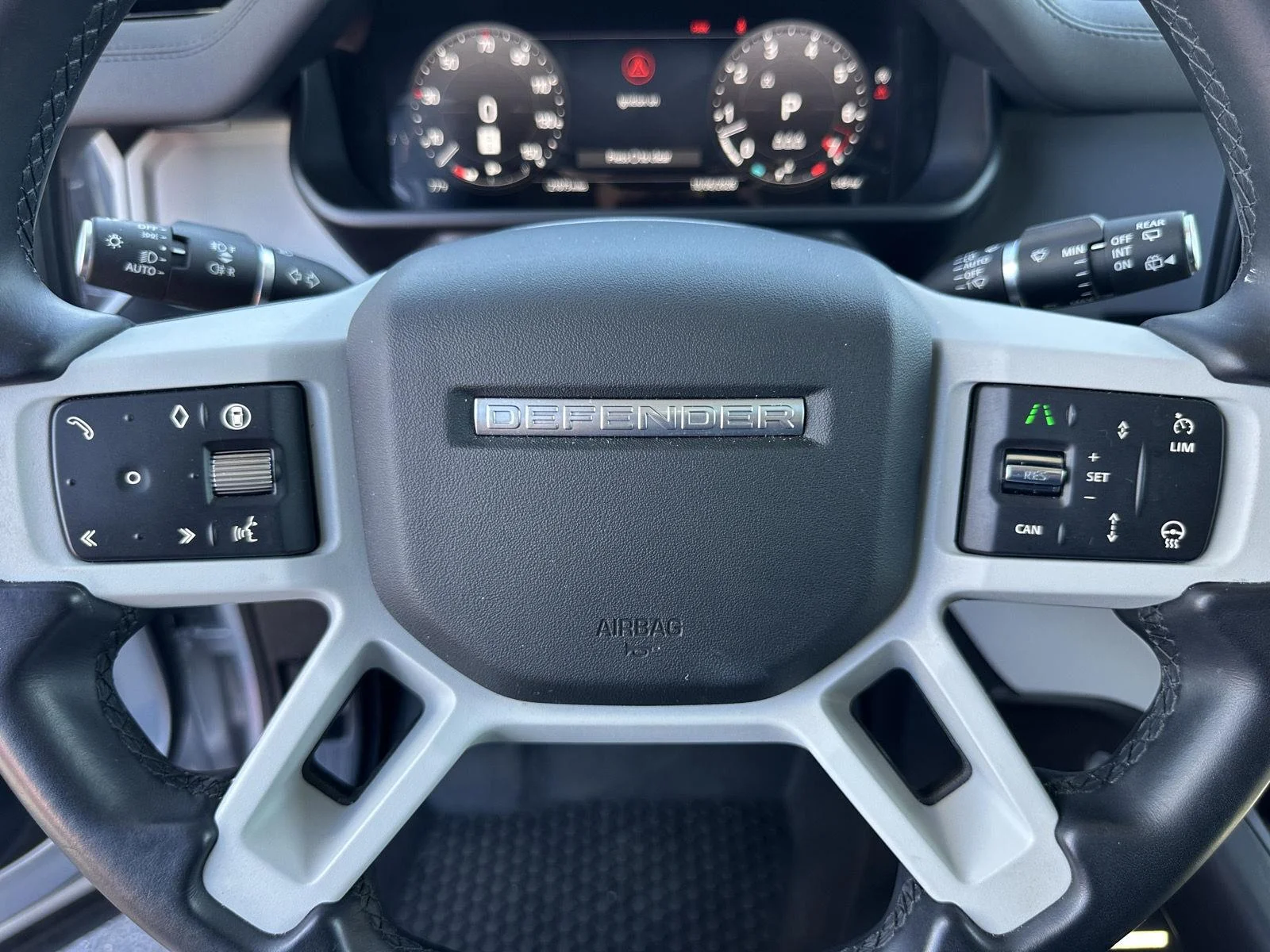 Used 2024 Hakuba Silver Metallic Land Rover S image 26