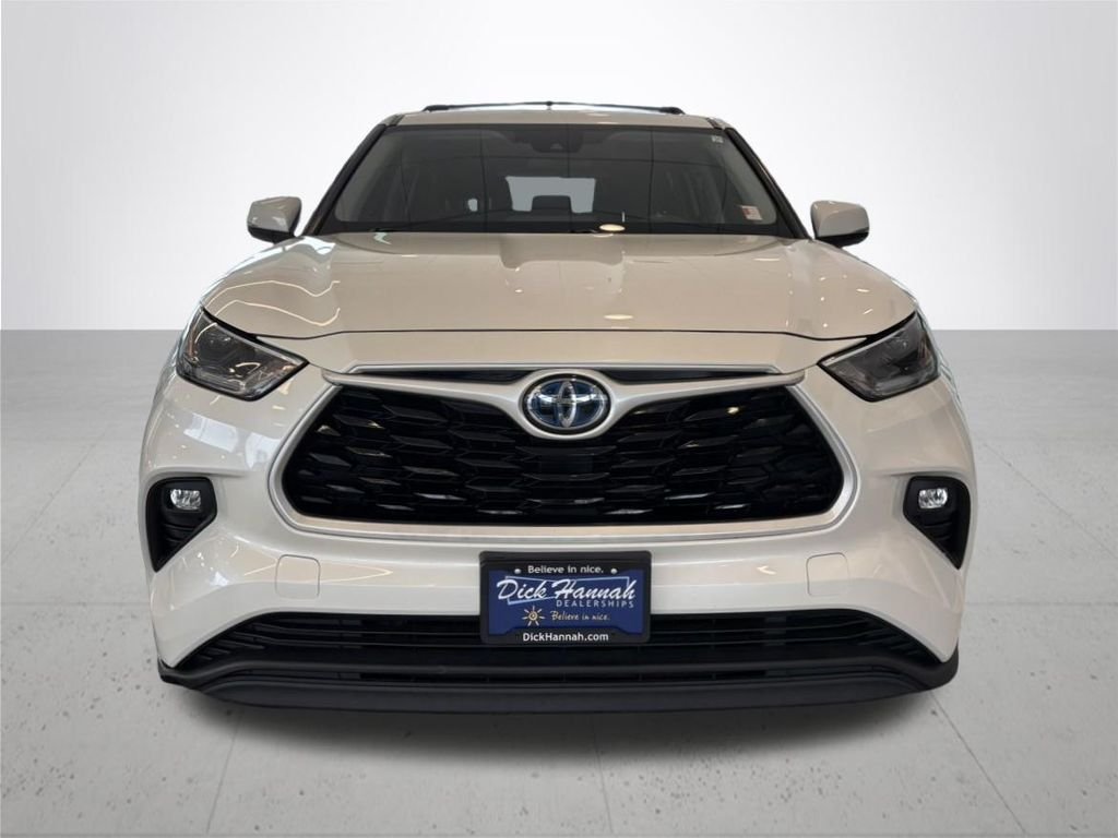 Used 2021 Blizzard Pearl Toyota LE image 3