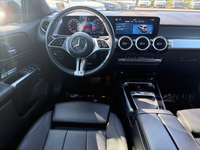 Used 2025  Mercedes-Benz GLB 250 image 14