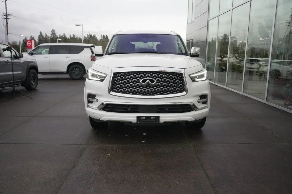 Used 2024 Moonstone White INFINITI LUXE image 9