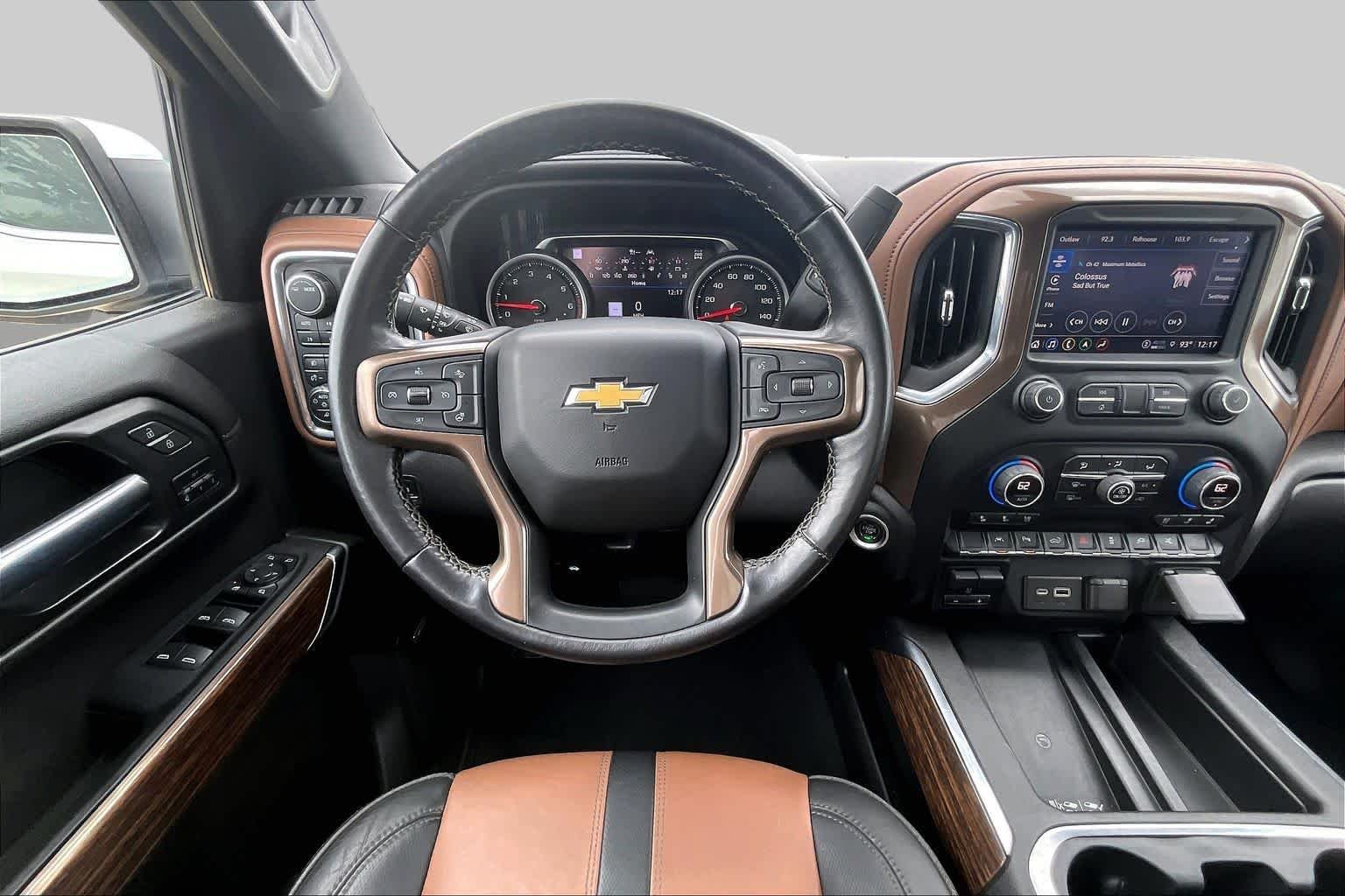 Used 2022 Iridescent Pearl Tricoat Chevrolet High Country image 6