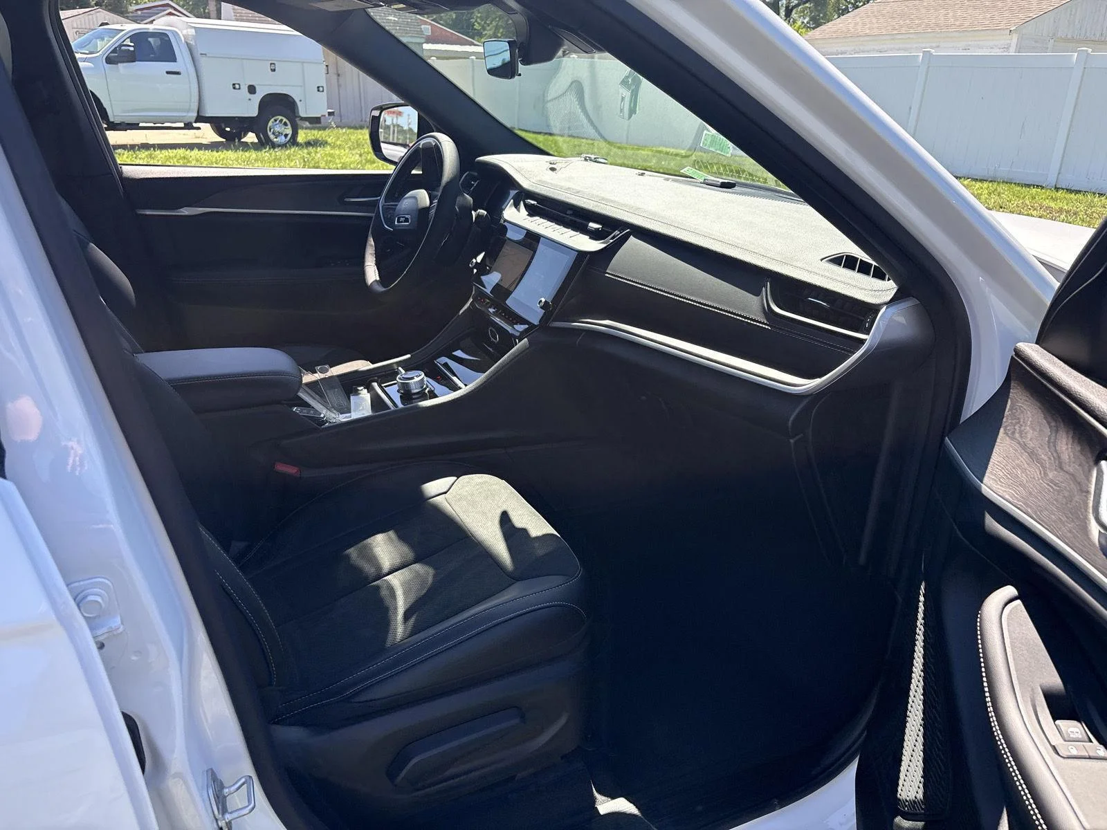 New 2026 Bright White Clearcoat Jeep Laredo Altitude image 15